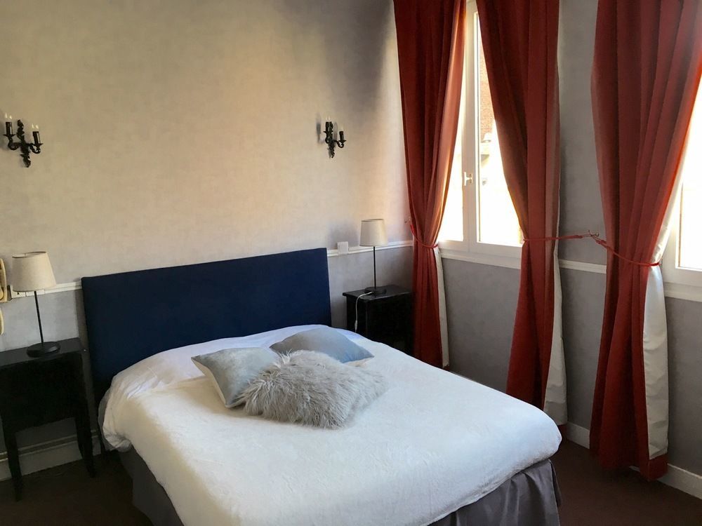 Hotel Des Carmes - รูออง ภายนอก รูปภาพ