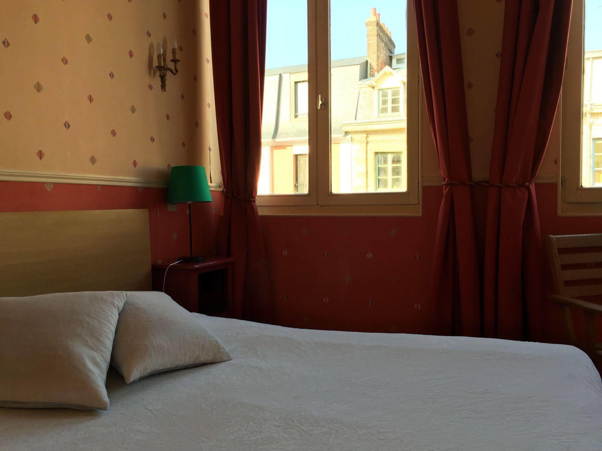 Hotel Des Carmes - รูออง ภายนอก รูปภาพ