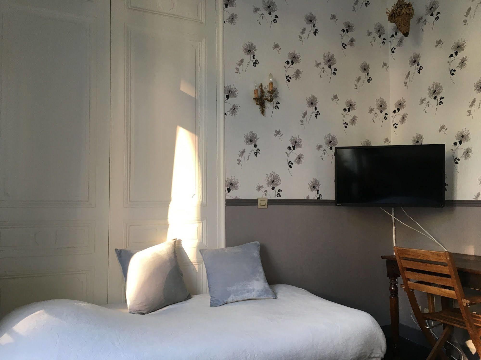 Hotel Des Carmes - รูออง ภายนอก รูปภาพ